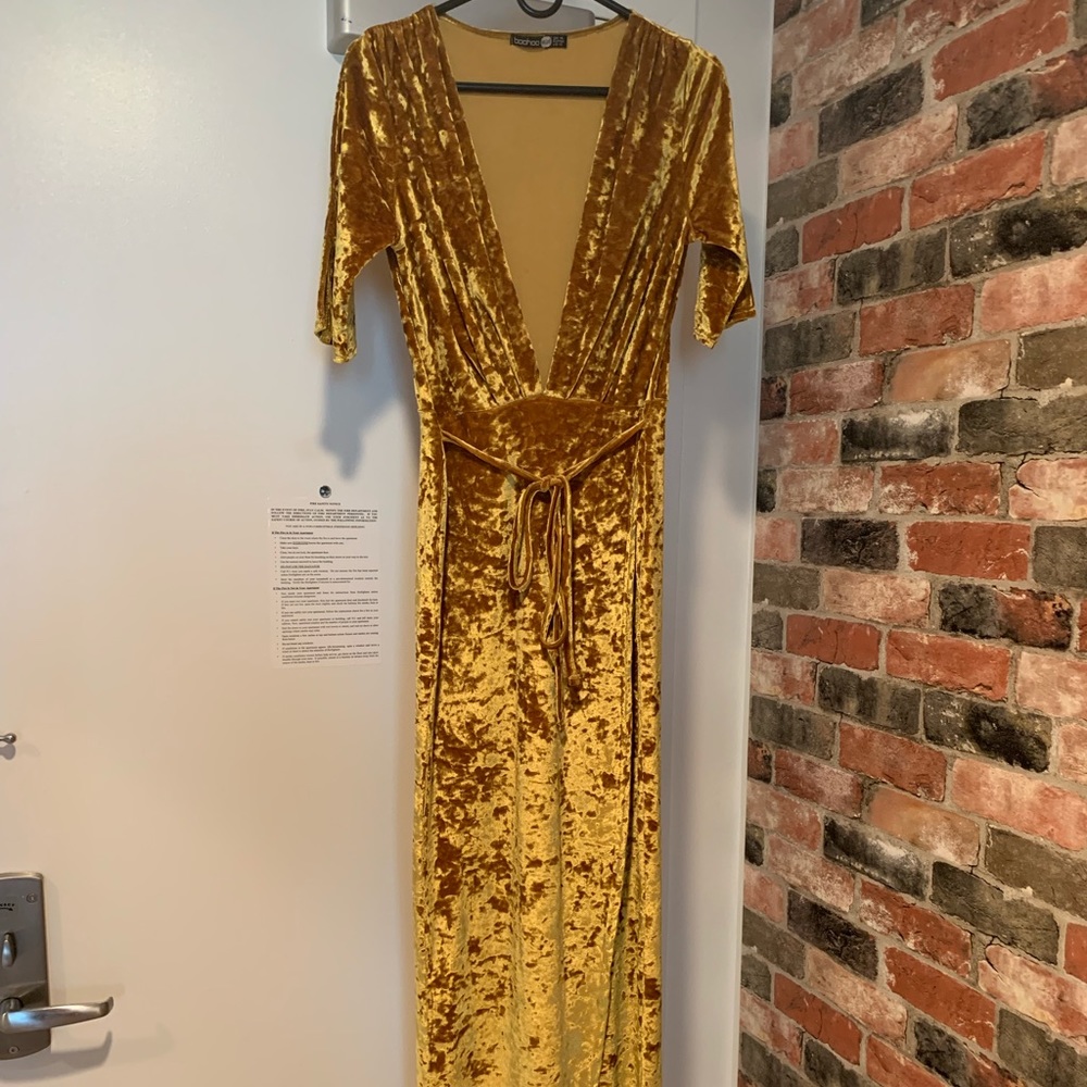 Boohoo Velvet Wrap Maxi Dress 💥